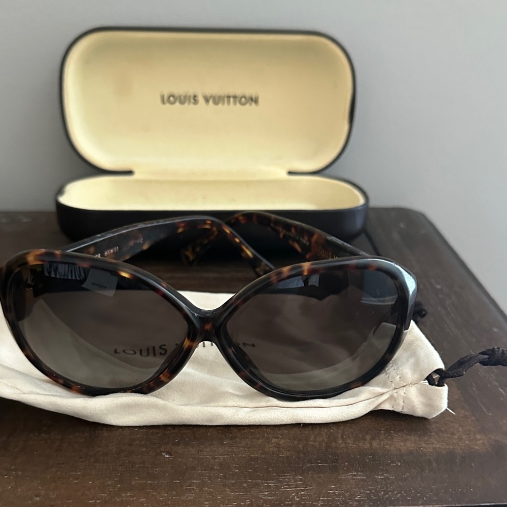 Louis Vuitton Brown Tortoise Sunglasses